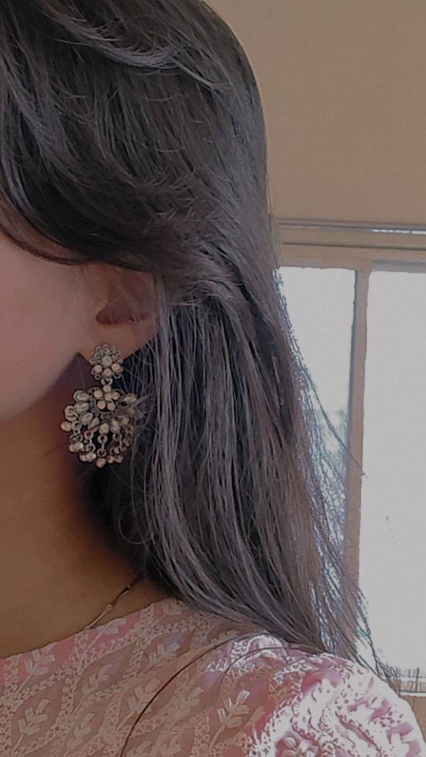 يا ما خفينا من عظيمات الجراح
نضحك مثل منهو زمانه ضحك له