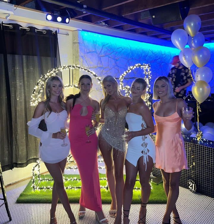 Pretty ladies, pretty ambitions.

Always around people who always show up with gas for my ambitions.