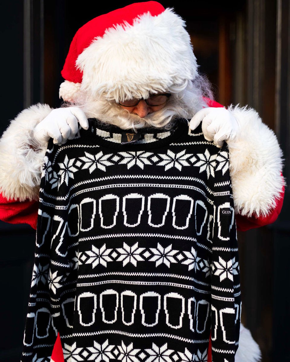 Christmas Jumper Day at The Bull tomorrow! Dust off your favourite festive jumper and join us in spreading some Christmas cheer! 🎄🎁 

#12daysofchristmas #thebullstreatham #christmasjumperday #festivecheer