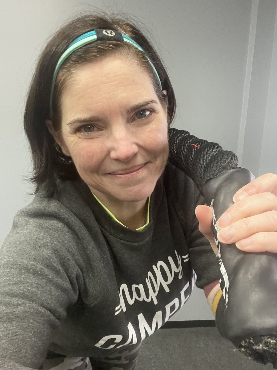 TrimpeChristine's tweet photo. Checking in. Yikes! Ropes and “Super Freak” blasting on the speakers. Challenge accepted 🤣🙌🏻

#SugarFreed #Fit50s #FitBodyForever #FitBodyBootcamp #fitnessfreaks https://t.co/8nlJdDBZXT