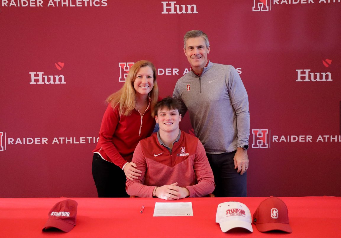 It’s official! Thank you Hun Football ❤️✍️✍️
