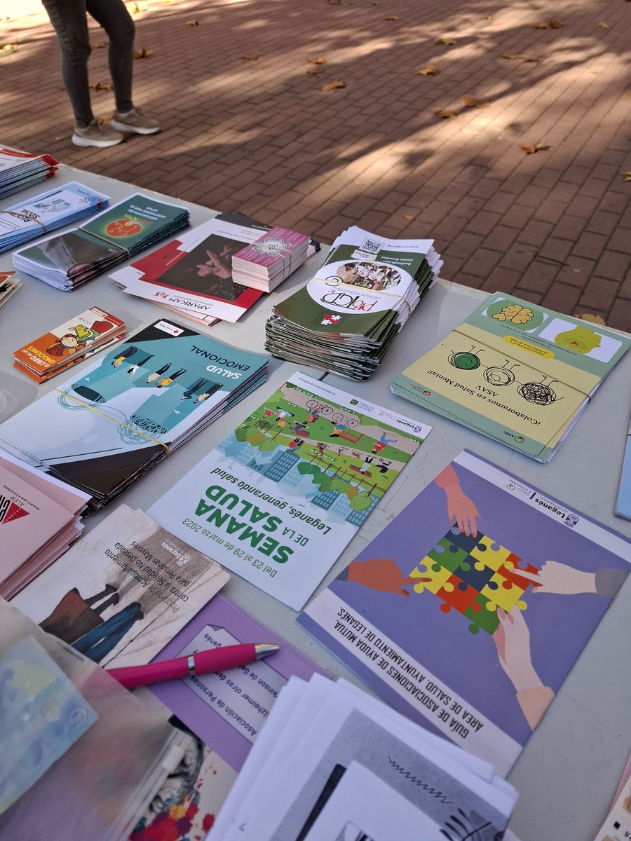rehabictus's tweet photo. Hoy estuvimos apoyando la campaña "Aquí hay una farmacia...en marcha". 

Cuentan con un Tráiler itinerante, en Pque Las Moreras hasta las 18:00. Dónde podrás realizar algunas pruebas sencillas y conocer tips para cuidar tu salud.

Y conocer “La receta social” https://t.co/duIH7OSq3m