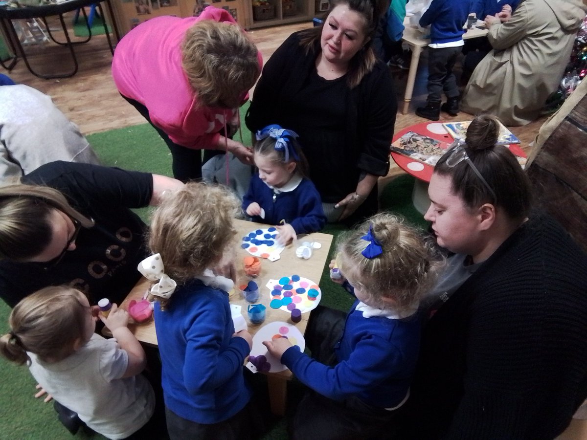 Having a wonderful time this afternoon  at our Christmas  craft afternoon  <a href="/DeltaTheParks/">The Parks Academy</a> 💙🎄