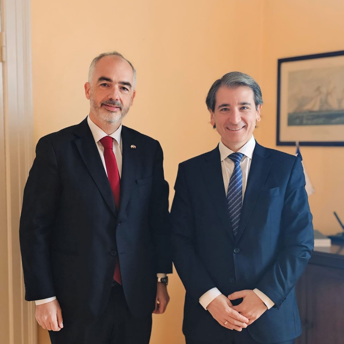 Embajador de Chile en Dinamarca,
<a href="/Felipe_C_D/">Felipe Cousiño</a> , da la bienvenida al nuevo
Embajador de Argentina, Julio Mercado