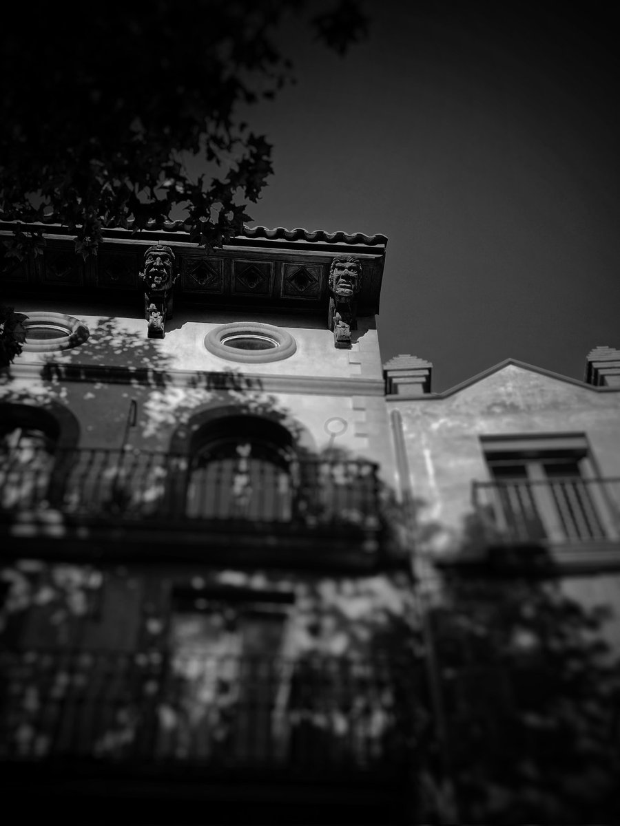 JSendarrubias's tweet photo. Detall dels Caps de Biga de la Plaça Sant Joan.
#Solsonès
#Solsona
#turismesolsones
#SolsonaTurisme
#Lleida
#Catalunya https://t.co/DF4NE07q7h