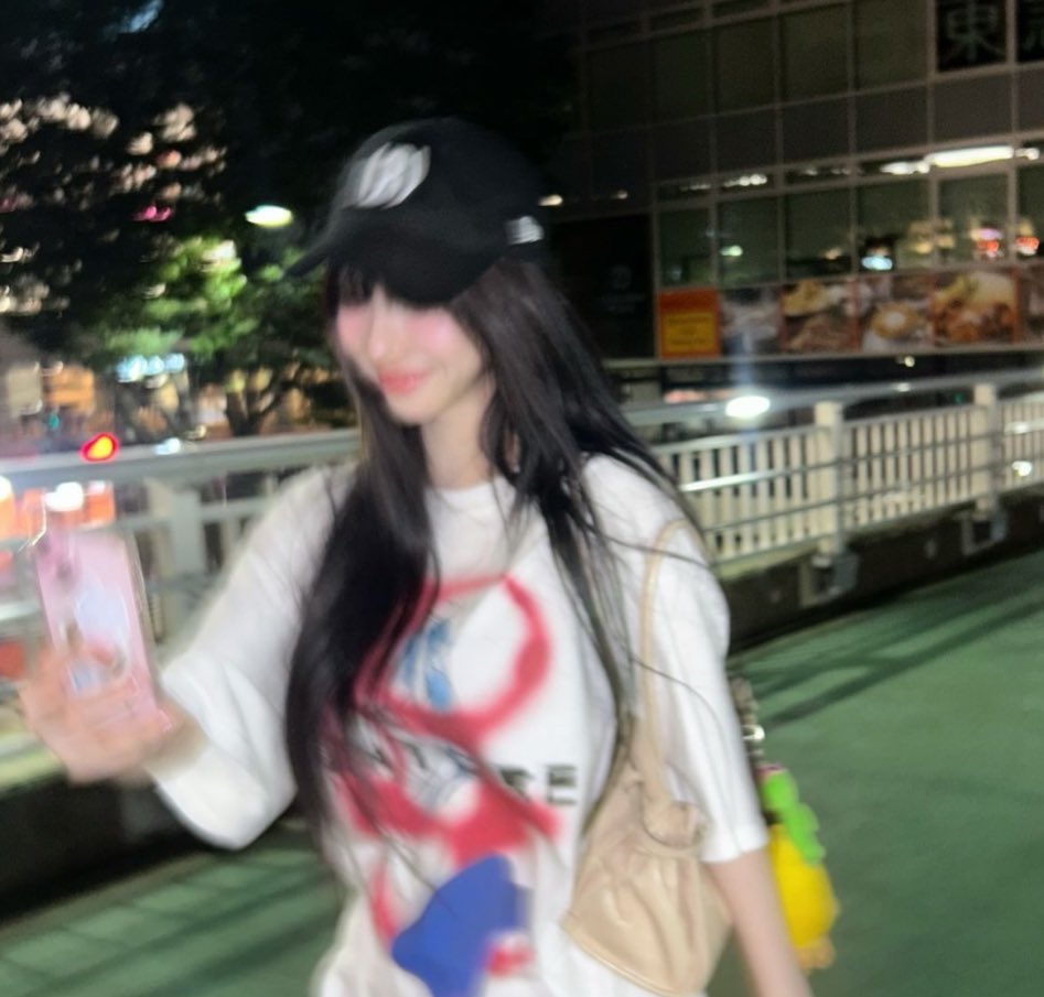 hourly karina tweet media