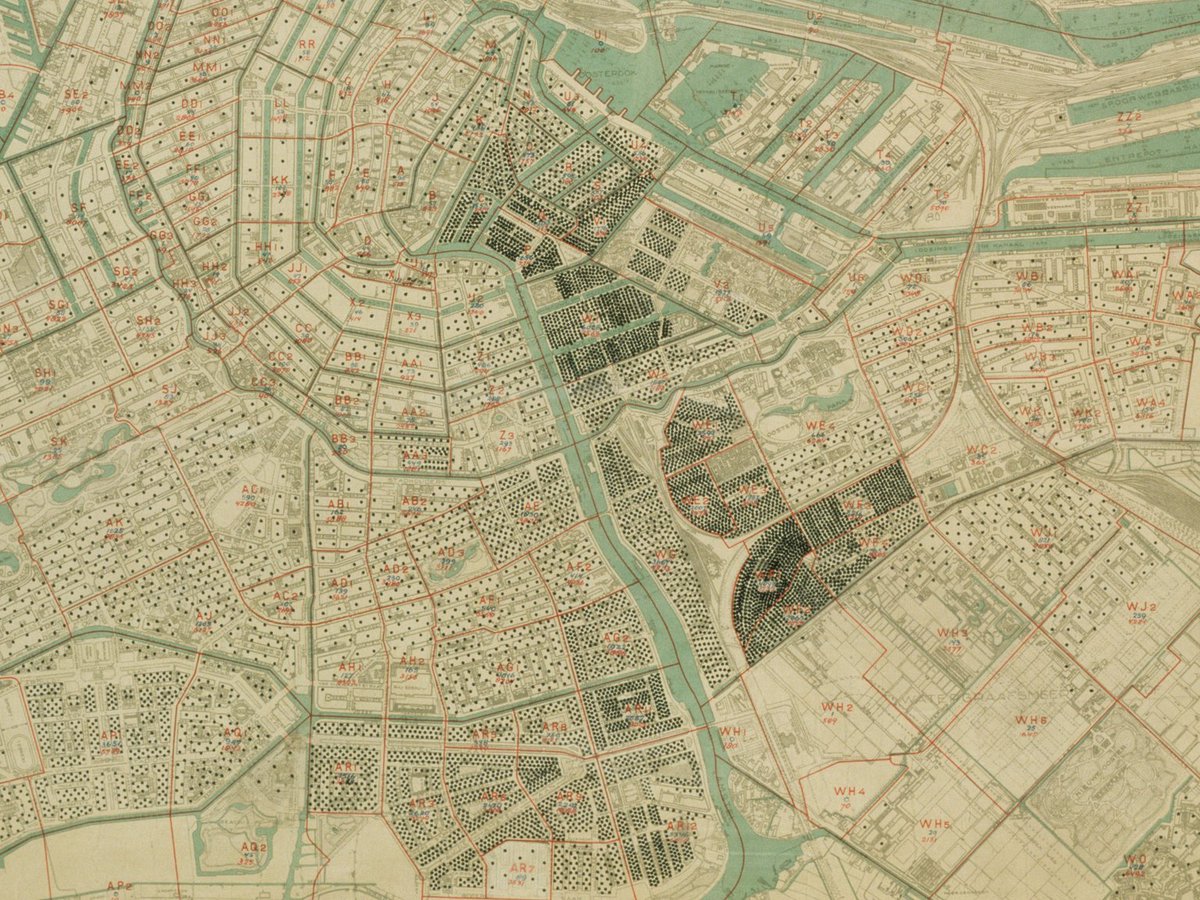 In mei 1941 maakt de gemeente Amsterdam voor de Duitse bezetter een nauwkeurig overzicht van Joodse woningen in de stad. Op de kaart staat met stippen aangegeven hoeveel Joden er in iedere straat van Amsterdam wonen.