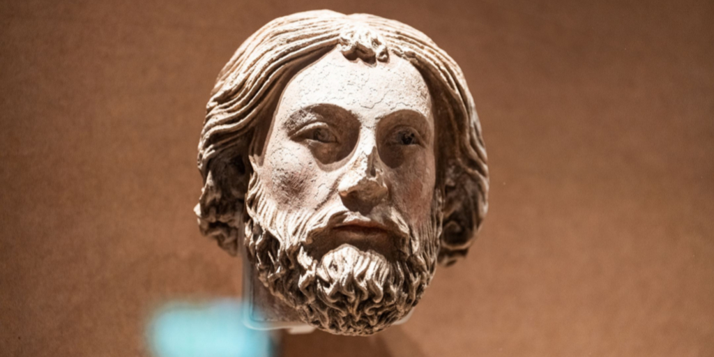 Le jubé retrouvé 🔎
En 2022, une fouille conduite par l’<a href="/Inrap/">Inrap</a> met au jour 1035 fragments sculptés du jubé médiéval de Notre-Dame ! 👀
Découvrez une trentaine de pièces dans l’exposition "Faire parler les pierres. Sculptures médiévales de Notre-Dame".
#SculpturesNotreDame