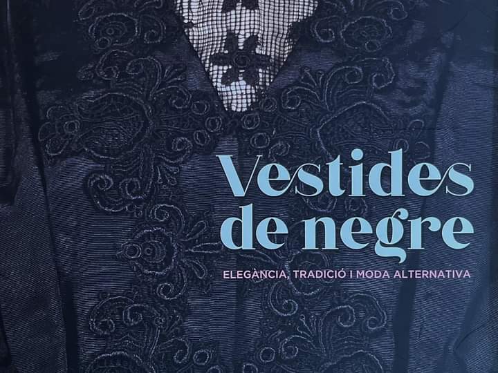 Aquests dies festius, aprofita per visitar l'exposició #vestidesdenegre 👗👗👗👗
#museu
#arenysdemar