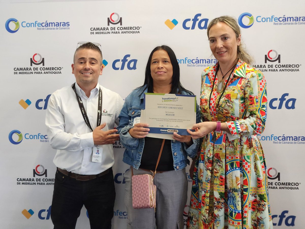 Elisa Carlaccini (@elisacarlaccini) on Twitter photo 🙏🏾 al programa “Transfórmate y alístate para Crecer” de <a href="/CamaraMedellin/">Cámara Medellín</a> con el apoyo de <a href="/AcnurColombia/">ACNUR Colombia</a>, certificamos competencias de 68 personas refugiadas y desplazadas!
👉🏽 fortalecen sus negocios
👉🏽avanzan hacia la formalización
👉🏽aportan a la economía con sus empresas! 🙏🏾 al programa “Transfórmate y alístate para Crecer” de <a href="/CamaraMedellin/">Cámara Medellín</a> con el apoyo de <a href="/AcnurColombia/">ACNUR Colombia</a>, certificamos competencias de 68 personas refugiadas y desplazadas!
👉🏽 fortalecen sus negocios
👉🏽avanzan hacia la formalización
👉🏽aportan a la economía con sus empresas!