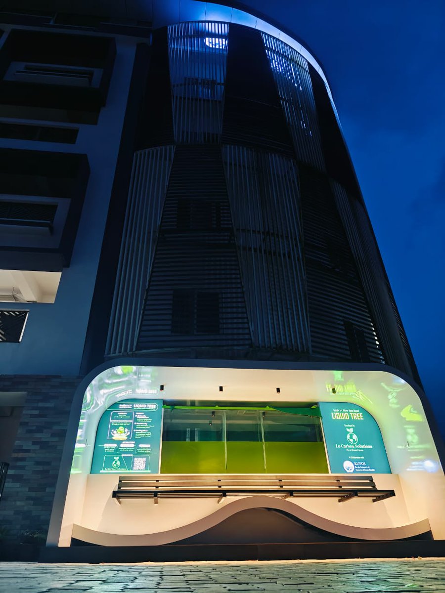 LabRajeev's tweet image. Here is how our university helps combat the climate crisis. We&apos;ve installed  India&apos;s first LIQUID TREE at our campus @KUFOS1 
Liquid tree is an innovative photobioreactor that uses microalgae to reduce air pollution, especially in urban areas
@RockSea
#liquidtree  #ClimateAction