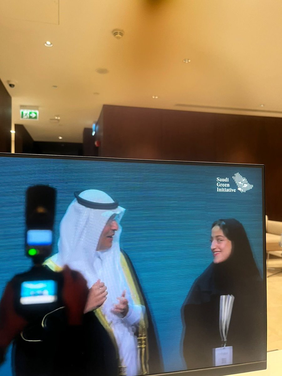 khloudmrsh's tweet photo. ولله الحمد، اختتمنا رحلتنا التطوعية لتوفير حلول الطهي النظيف في كينيا، رحلة مليئة بالعطاء والتجارب🤍

 وتشرفنا بتكريمنا من قبل سمو وزير الطاقة الأمير عبدالعزيز بن سلمان🙏🏼

#SGIforum
#COP16Riyadh https://t.co/FEYHDQ5M8X