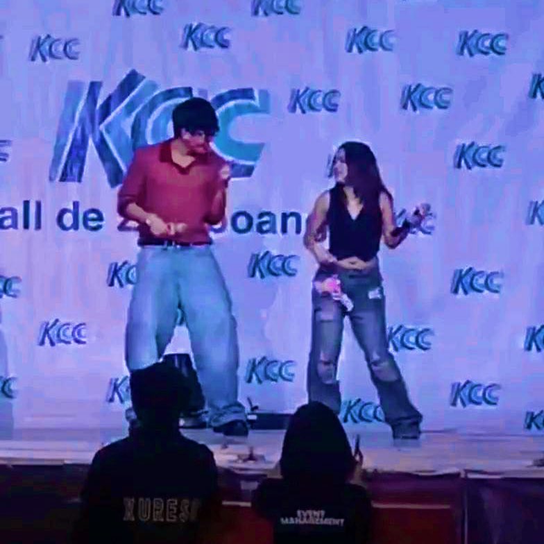 MegaKapamilya's tweet photo. Jarren and Kolette, nagpakilig sa buong KCC Mall de Zamboanga! ❤️❤️❤️

#MegaKapamilya #JarLette https://t.co/Jby6IdksPD