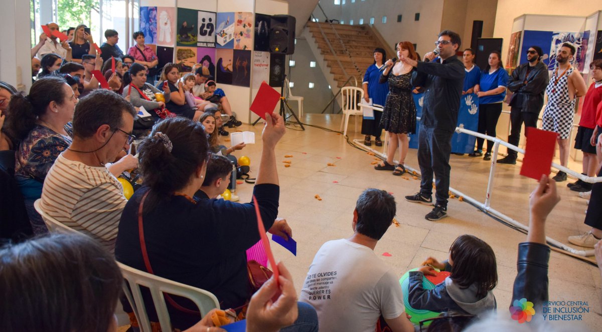 bienestarscbu's tweet photo. “¡Soñemos, cantemos y riamos!”: #CulturaFest 2024 fue una fiesta para el disfrute y el bienestar mental. 
Te compartimos crónica y galería de imágenes del evento que tuvo lugar el pasado 30 de noviembre en @fadu_udelar.
👉https://t.co/PWxXjlydb0 https://t.co/ejAVBTNMQT