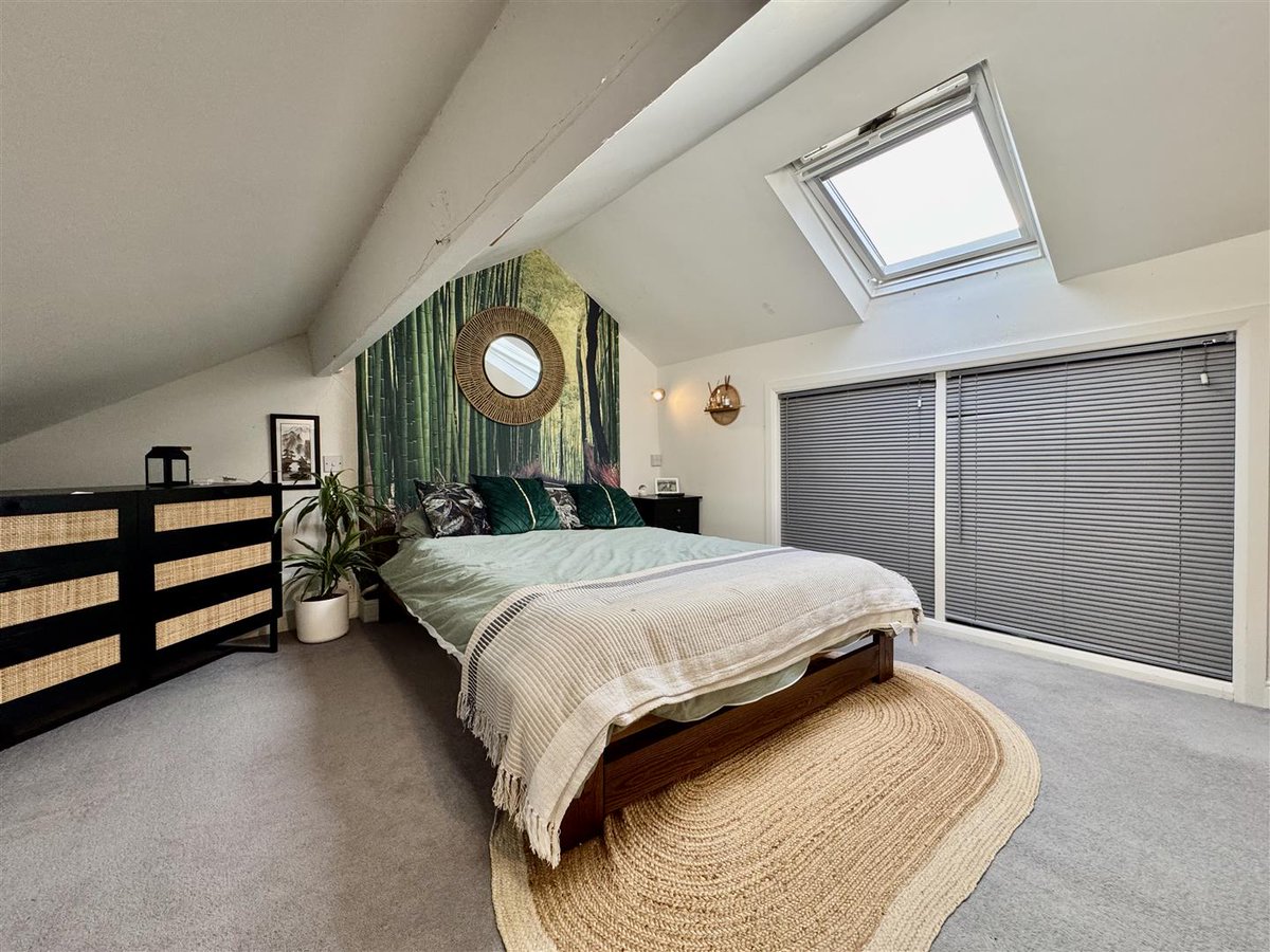 PaisleyProperty's tweet image. **ALMONDBURY BRANCH**

🏡NOW AVAILABLE TO LET🏡

Greenhill Bank Road, New Mill, Holmfirth, HD9 1LU - £675pcm

Call us ☎️
📞Almondbury: 01484 443922
Or email us on almondbury@paisleyproperties.co.uk📧

#PaisleyProperties #EstateAgent #HD9 #NewMill #Holmfirth #PropertyForSale
