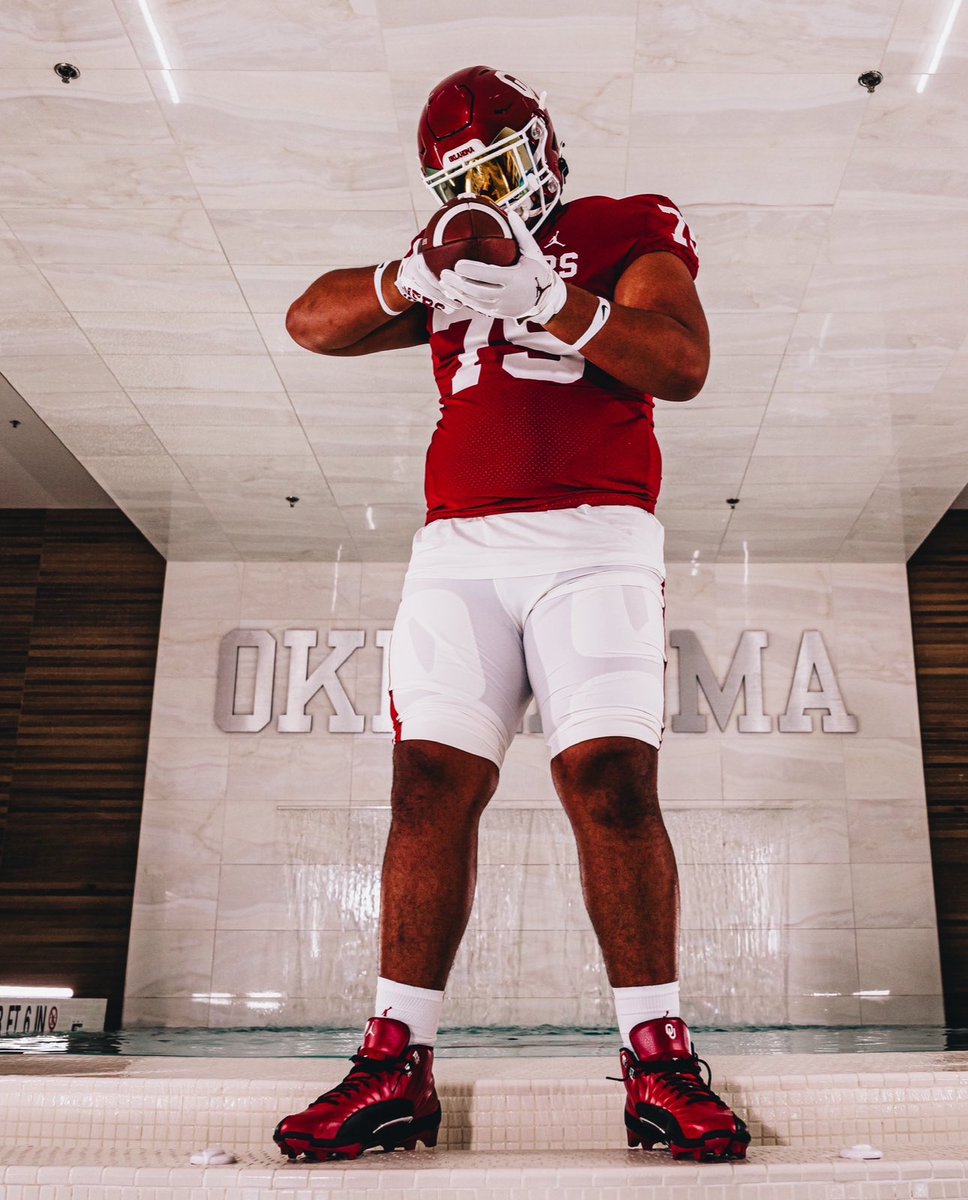 🚨SIGNED🚨

IT’S OFFICIAL <a href="/DariusAfalava/">Darius Afalava</a> IS AN OKLAHOMA SOONER‼️

#OUDNA | #XXV