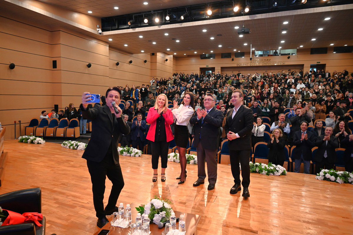 Prof. Dr. İsmail Hakkı ÖZÖLÇER 🇹🇷 (@ihozolcer) on Twitter photo Haber spikeri Lara Kırmusaoğlu (<a href="/LaraKrmusaoglu/">Lara Kırmusaoğlu</a>) ve Mehmet Aydın (<a href="/mehmetaydintv/">Mehmet AYDIN</a>) ile “Hop Dedik Ayhan” adıyla tanınan radyo programcısı Ayhan Güngör (<a href="/hopdedikayhan/">Hopdedik Ayhan</a>)’ün konuşmacı olarak katıldığı “İletişim Semineri” etkinliğine katıldık.
Konuklarımıza ufuk açıcı konuşmaları, Haber spikeri Lara Kırmusaoğlu (<a href="/LaraKrmusaoglu/">Lara Kırmusaoğlu</a>) ve Mehmet Aydın (<a href="/mehmetaydintv/">Mehmet AYDIN</a>) ile “Hop Dedik Ayhan” adıyla tanınan radyo programcısı Ayhan Güngör (<a href="/hopdedikayhan/">Hopdedik Ayhan</a>)’ün konuşmacı olarak katıldığı “İletişim Semineri” etkinliğine katıldık.
Konuklarımıza ufuk açıcı konuşmaları,