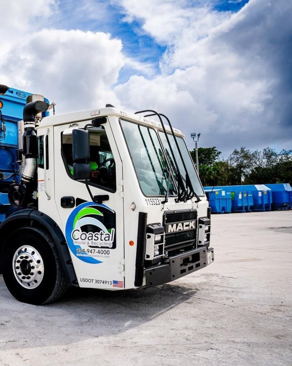 MackTrucks's tweet photo. Built to last and ready to work 💪♻️ The #MackLR keeps waste and recycling moving forward every day. 

🚛: Coastal Waste &amp; Recycling https://t.co/PpsT3zDsS6