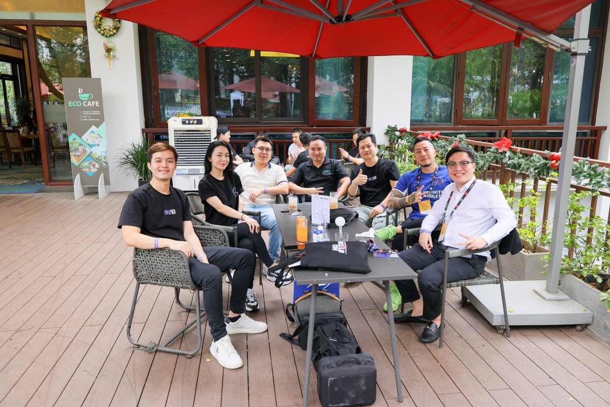 thevapelabs's tweet image. 🌟 Thanks for Vibing with #TVL at #VTIS2024! 🌟

What an incredible journey we’ve had! From the buzz on the @vtis2024 main stage to the unforgettable moments at our side event, DePIN: From History to Destiny, the energy was off the charts. 💜

A huge shoutout to our co-hosts…