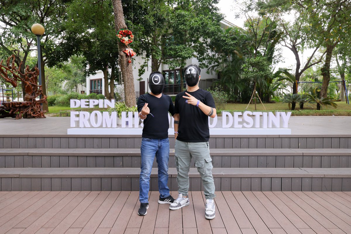 thevapelabs's tweet image. 🌟 Thanks for Vibing with #TVL at #VTIS2024! 🌟

What an incredible journey we’ve had! From the buzz on the @vtis2024 main stage to the unforgettable moments at our side event, DePIN: From History to Destiny, the energy was off the charts. 💜

A huge shoutout to our co-hosts…