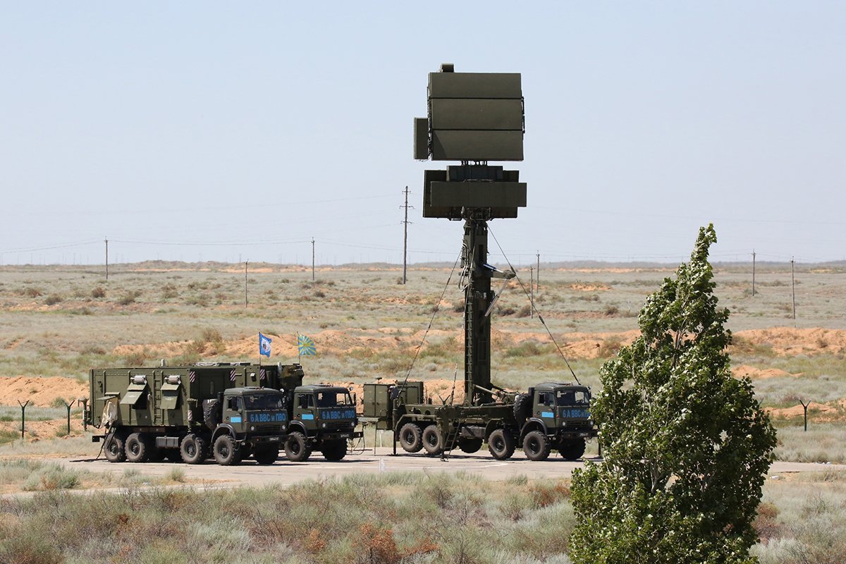TheIDGuyy's tweet photo. This is a "Podlet K1" 48Ya6-K1. 
It was designed to detect low flying objects and can be used to support the S-300/400 system. https://t.co/Zov4QadUnE