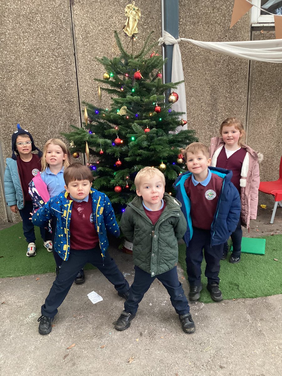 Wickersley Northfield Primary School (@wicknorthps) on Twitter photo The children in Foundation enjoyed decorating the tree donated by Deer Park Farm & Country Store🎄✨ 
Thank you to Mrs Smedley for organising it!🎅🏻🎄✨ The children in Foundation enjoyed decorating the tree donated by Deer Park Farm & Country Store🎄✨ 
Thank you to Mrs Smedley for organising it!🎅🏻🎄✨