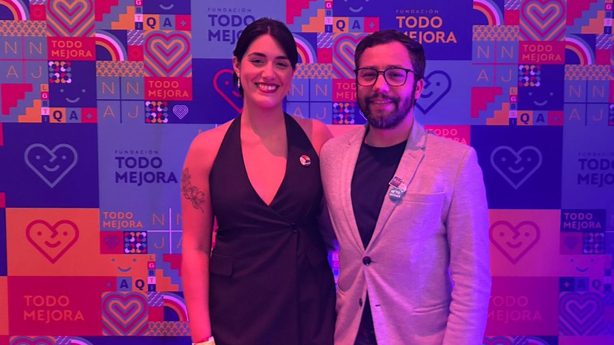 INJUV Chile (@injuvchile) on Twitter photo El Sub. Nacional de INJUV, Nicolás Valdenegro, participa en la XII edición de los #PremiosTodoMejora, organizados por Fundación <a href="/TodoMejora/">Todo Mejora</a>. Durante la ceremonia se reconocieron y premiaron destacadas iniciativas en áreas clave como visibilidad, política y organización civil.❣️🏳️🌈 El Sub. Nacional de INJUV, Nicolás Valdenegro, participa en la XII edición de los #PremiosTodoMejora, organizados por Fundación <a href="/TodoMejora/">Todo Mejora</a>. Durante la ceremonia se reconocieron y premiaron destacadas iniciativas en áreas clave como visibilidad, política y organización civil.❣️🏳️🌈