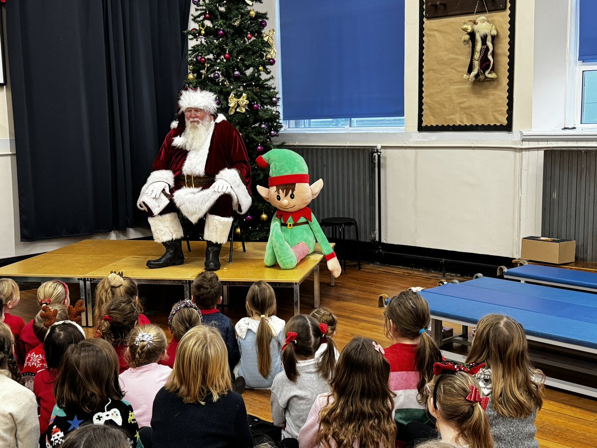 Look who came to visit us today. #nadoligllawen #SionCorn #FatherChristmas