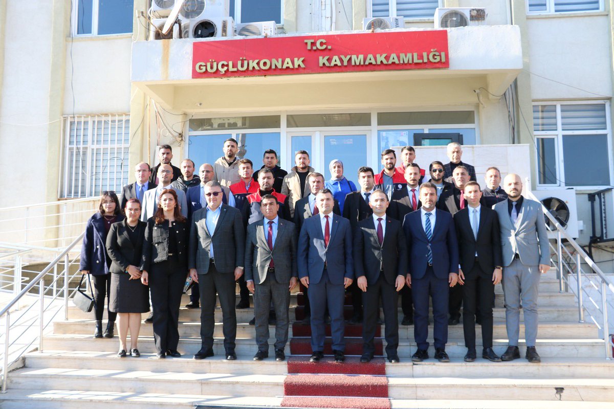 Zmuhendsi's tweet photo. Şırnak İl Tarım Müdürümüzü, İl Müdür yardımcımızı, Şube Müdürlerimizi ve İlçe Müdürlerimizi ağırlamaktan onur duyduk, ayağınıza sağlık. https://t.co/SNCHDwgsiz