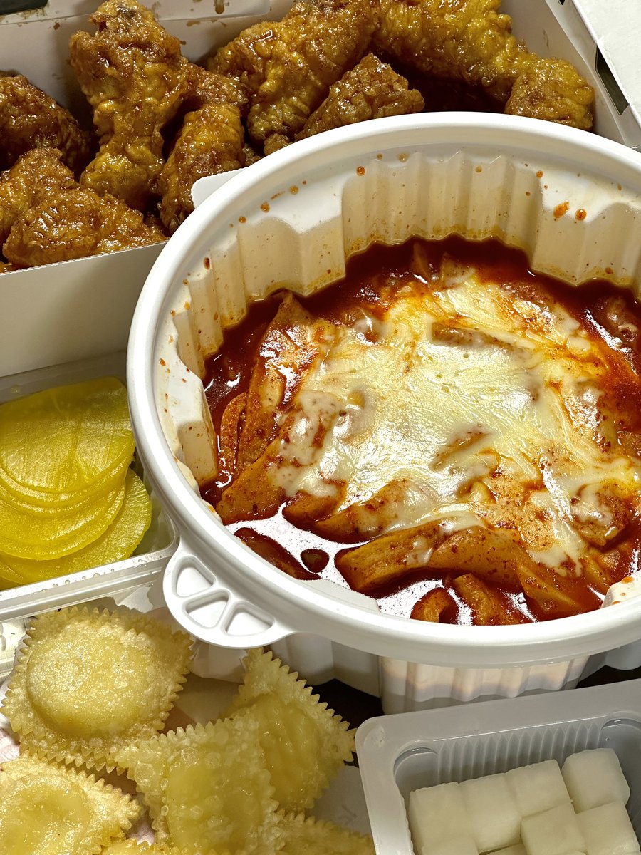 진짜 다 죽여버리고 싶어서 급하게 엽떡+허콤에 바삭치즈만두 시켜먹음