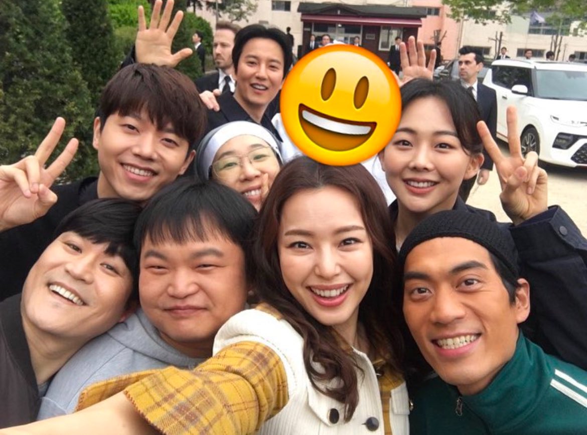oazqi's tweet photo. 2019년의 열혈사제 잊지 못해…. https://t.co/M7D5HfTAqx