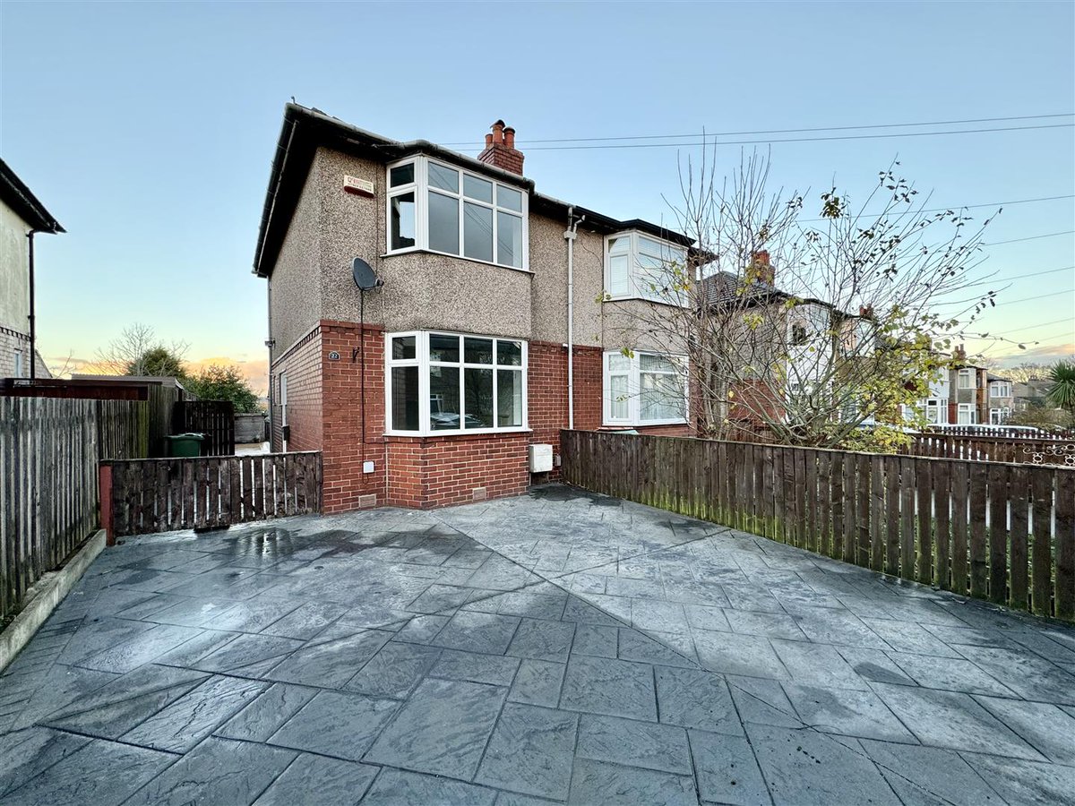 PaisleyProperty's tweet photo. **ALMONDBURY BRANCH**
๐กNEW ON THE MARKET๐ก
Thornleigh Road, Crossland Moor, HD4 5PY - OFFERS AROUND ยฃ160,000
Call us โ๏ธ
๐Almondbury: 01484 443922
Or email us on almondbury@paisleyproperties.co.uk๐ง
#PaisleyProperties #EstateAgent #HD4 #CrosslandMoor #PropertyForSale https://t.co/t4NjQKtmMp