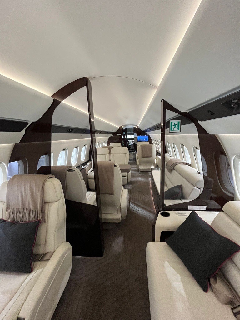 jetaviation's tweet image. We are excited to introduce a new Falcon 6X to our fleet.​
​
Model: Falcon 6X ​
Seating: 13 passengers ​
Crew: 2 pilots ​
Range: 5,500 nm | 10,186 km ​
Speed: 562 kts | 1,040 km/h ​

Make an inquiry: ow.ly/MVcN50UkKN6
 ​
#Aviation #BusinessAviation #FlyCharter  #Falcon6X