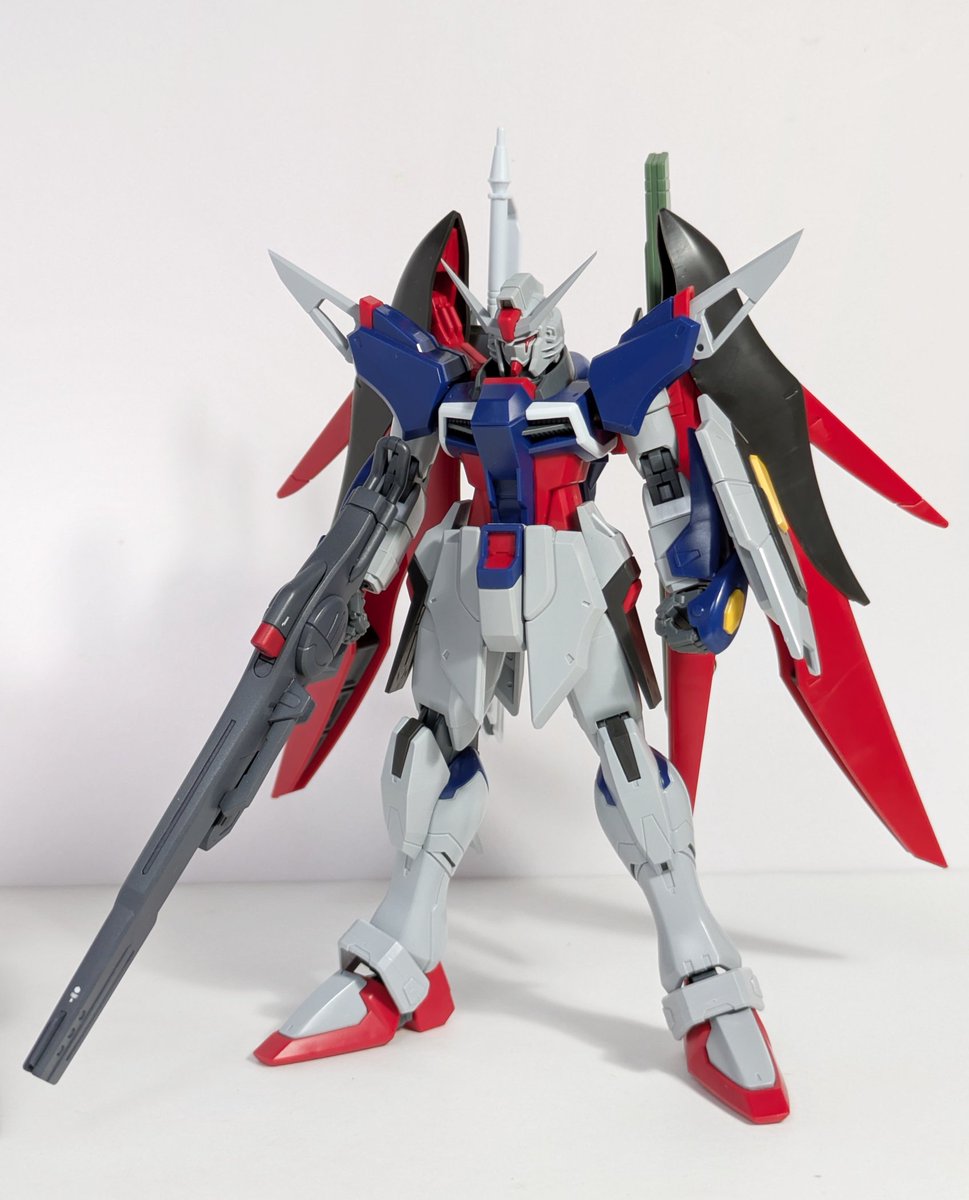 試製35式改レールガンをガンダムが持っても違和感ないくらいまで短縮した!
一番持たせたかったデスティニーの為に腰に懸架するジョイントも作った! 