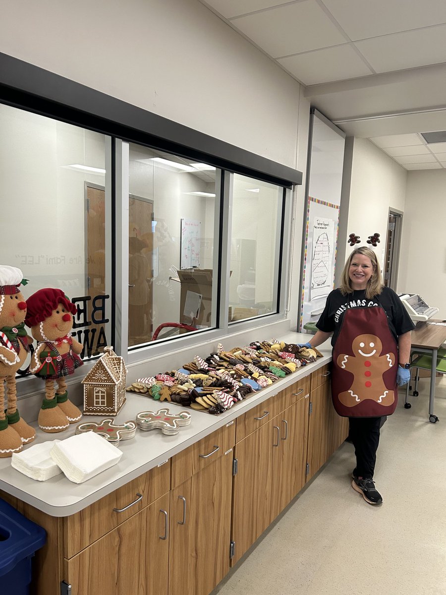 Wow!! What a sweet spread.  Thank you ⁦<a href="/NetZeroLee/">Richard J. Lee Elementary</a>⁩ !! #rjlyear11