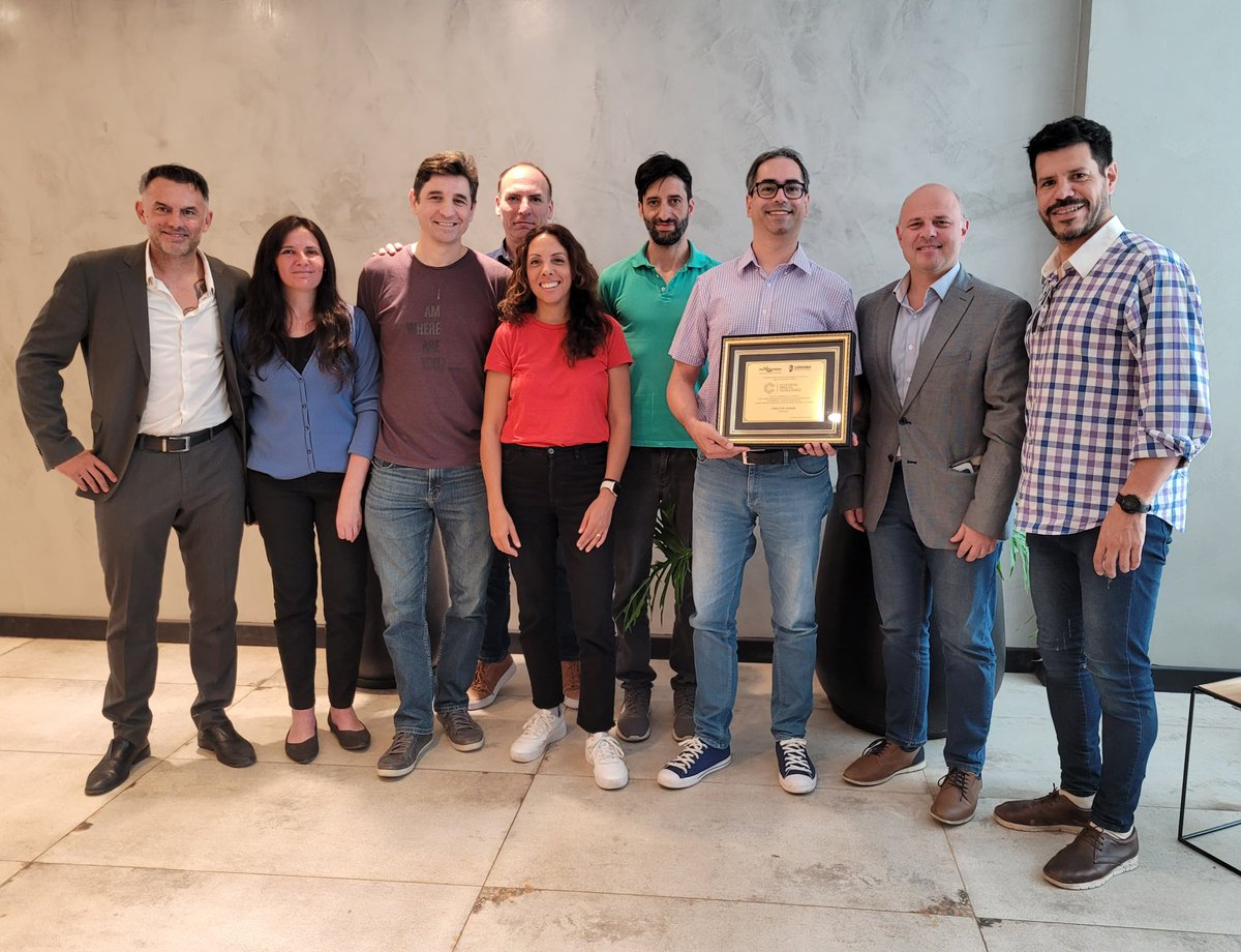 Pablo De Chiara (@poldc) on Twitter photo Entregamos un reconocimiento al <a href="/ClusterImpulso/">Cluster de Impulso Tecnológico</a> en el 10° aniversario de su creación. 🎈🏅
Esta entidad es protagonista en el desarrollo de nuevas tecnologías y acompaña la internacionalización 🌎 de nuestros talentos y servicios desde Villa María y la región. Entregamos un reconocimiento al <a href="/ClusterImpulso/">Cluster de Impulso Tecnológico</a> en el 10° aniversario de su creación. 🎈🏅
Esta entidad es protagonista en el desarrollo de nuevas tecnologías y acompaña la internacionalización 🌎 de nuestros talentos y servicios desde Villa María y la región.