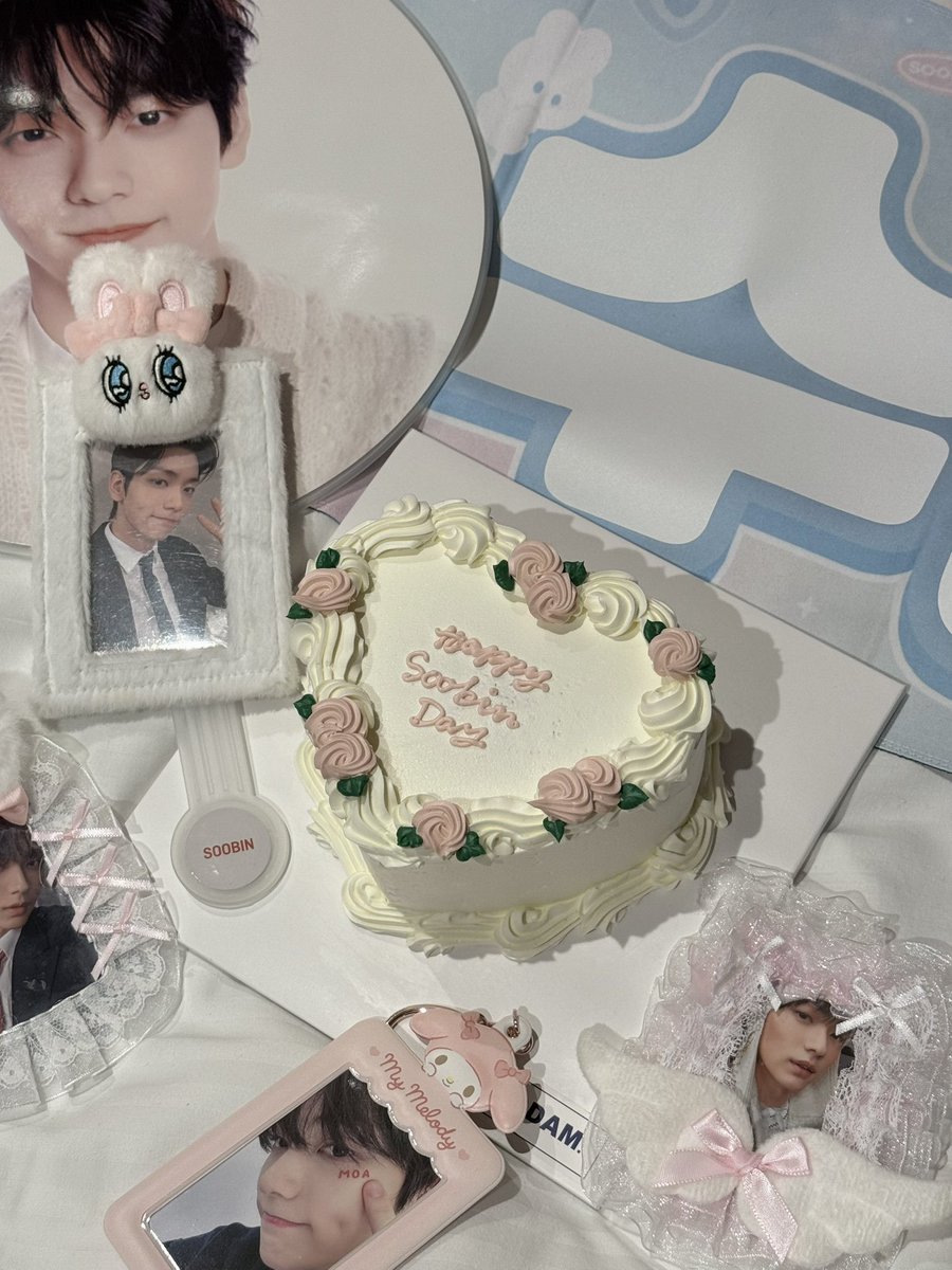 krhssb_'s tweet photo. 𝐻𝐴𝑃𝑃𝑌 𝑆𝑂𝑂𝐵𝐼𝑁 𝐷𝐴𝑌🐰💕

태어나줘서 고마워.
TXT로 데뷔해줘서 고마워.
행복한 생일을 보내시길 바랍니다.
세상에서 제일 사랑해요.
수빈이의 귀여운 미소를 다시 볼 수 있는 날까지 계속 기다릴게요.

#수빈이가눈꽃으로피워낸한페이지
#OurOceanOfLoveSoobin 
#スビンの笑顔はMOAの幸せ https://t.co/wHVKzYdDTW