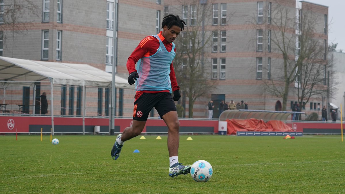 fcn_nachwuchs's tweet photo. 5⃣x #ClubNachwuchs beim Profitraining!💪

Mit Eliyah #Rau, Noel #Kaiser, Eric #Porstner, Ben #Hagmeyer und Lennart #Pohlmann nahmen heute einige Talente aus der #FCNU19 am Training der Lizenzmannschaft teil. 

Habt ihr euch verdient, Jungs!😉

#fcn | #clubnachwuchs https://t.co/xWWyHaT5kJ