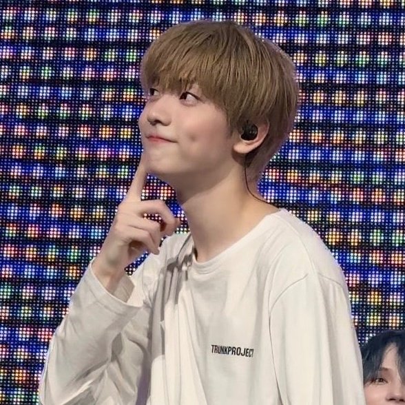 CitouTxt's tweet image. feliz aniversário ao nosso mais amado lider e desejamos todas as melhores coisas que existem para o dono das covinhas que sempre foram as mais fofas desse mundo 🥺 

THROUGH EVERY SEASON WITH SOOBIN
#OurOceanOfLoveSoobin
#수빈이가눈꽃으로피워낸한페이지
#スビンの笑顔はMOAの幸せ