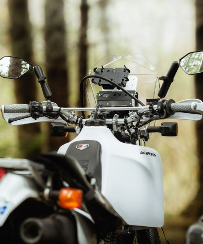 RAM Mounts backspeglar är populära bland motorcyklister. Backspeglarna är enkla att montera och de går att vinkla till önskat läge. 🏍️🛵🚲
.
Bild <a href="/legendsofwest/">Frank Makula</a>
.
#mcliv #motorcykel #hojlivet