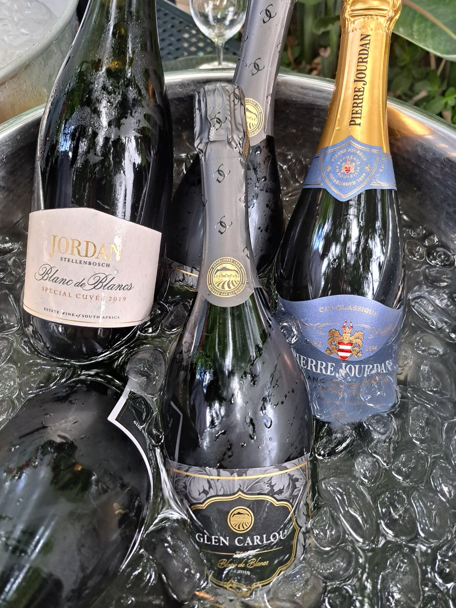 The Chardonnay Association of South Africa was established in August and officially launched at <a href="/Jordan_Wines/">Jordan Wine Estate</a> last week. <a href="/michaelfridjhon/">Wine Wizard</a> delivered the keynote speech and guests could taste 32 of the Association's members wines and enjoy dinner at the restaurant. Cheers!🧵1/6