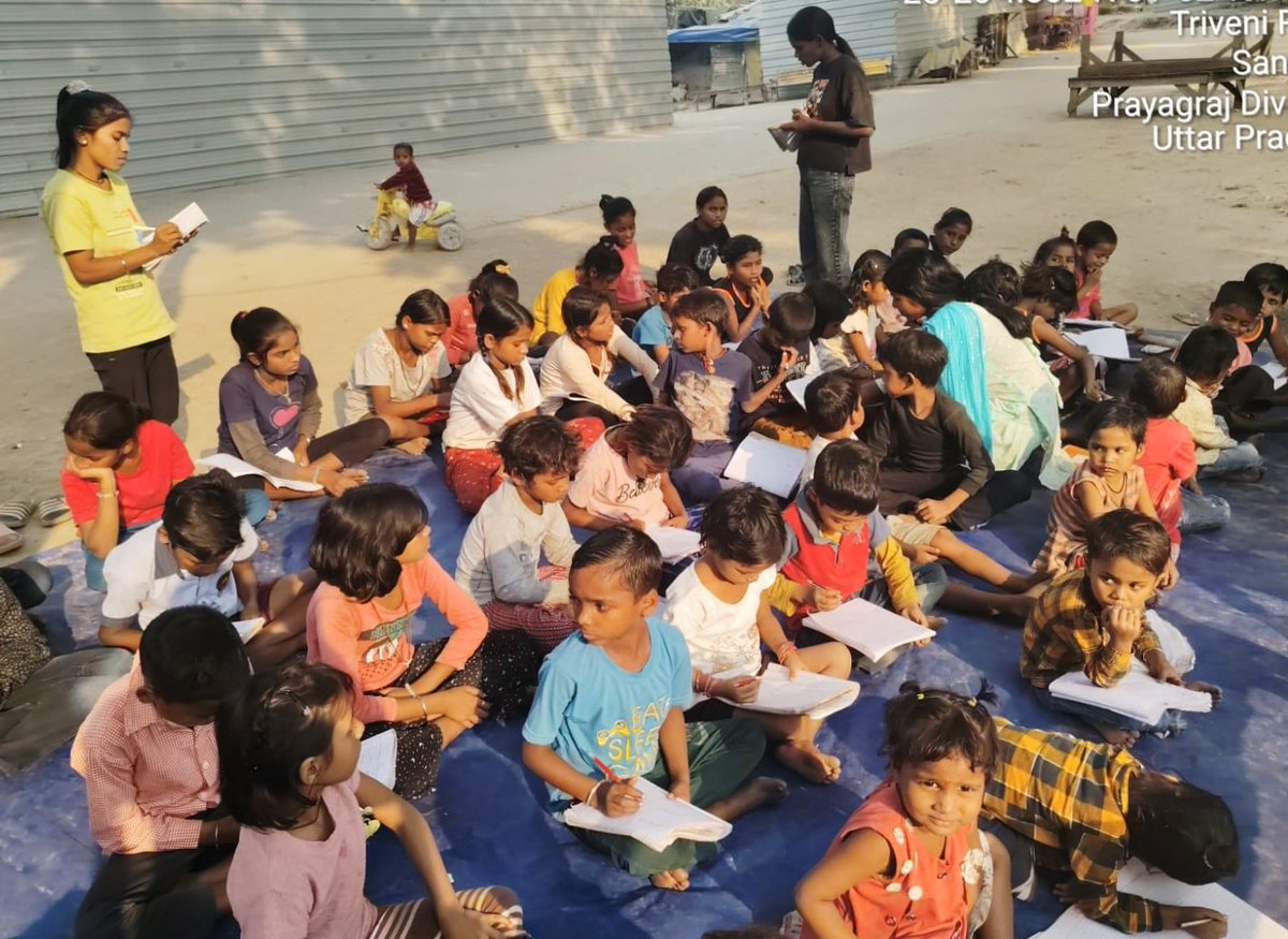 SSS_swadesh_NGO's tweet photo. #कुंभ_की_पाठशाला
होने लगा एक नया सवेरा, उम्मीदों की किरण✒️📝📚
स्वदेश सेवा संस्थान की निःशुल्क संगम की पाठशाला।
@dpradhanbjp @PrayagrajCity @DM_PRAYAGRAJ @PrayagrajTeam
@MahaKumbh_2025 @PrayagrajKumbh #swadeshsevasansthan #TEAM_SSS
#sssngo #संगम_शाखा https://t.co/4yqagYxHGF