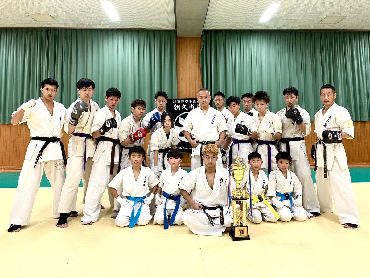 カラテやったばい🥋
試合が終わって皆の顔をを見ると
帰ってきたな〜っちゆう感じになると😊

また頑張るけん💪
#1日1回方言ツイート