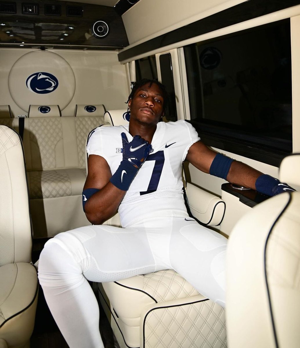 🦁SIGNED🦁

4 ⭐️ DL Yvan Kemajou 

Originally committing as a 3 star with raw tools and high athleticism, Kemajou exploded his senior year and has now reached 4 star status. He could end up a DT at the next level but his senior tape displayed explosiveness that could allow him to