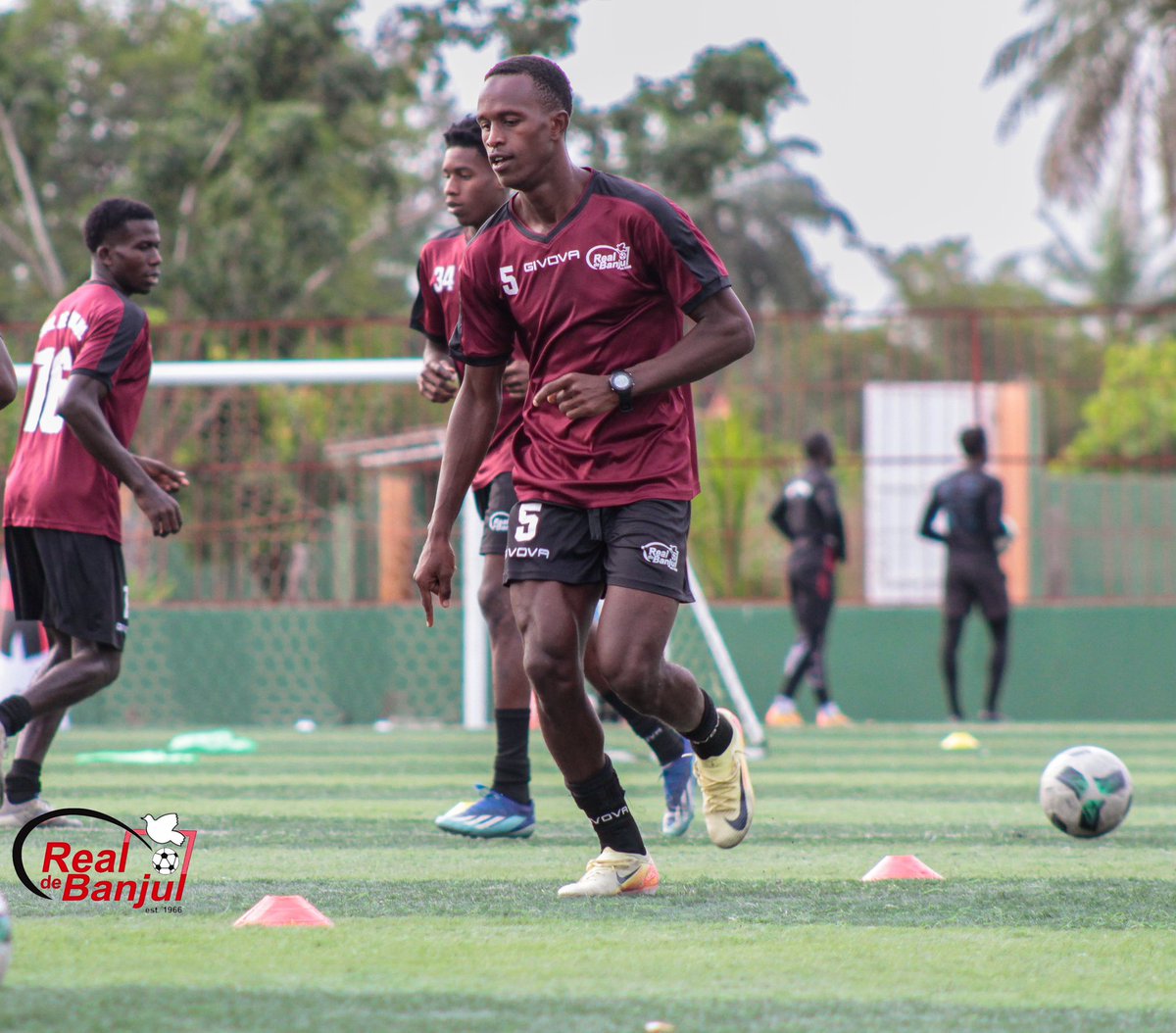 RealDeBanjulFC's tweet photo. Another day of great work in the bag 🤍🥰✊🏽.
The City Boys continue putting in the hard work as they ready themselves for the Saturday Matchday-Two against Falcons FC in the 2024/25 GFF League season.
#rdb #training #lydsa #basori #champions #cityboys #realdebanjul https://t.co/AawQE0Zgp7