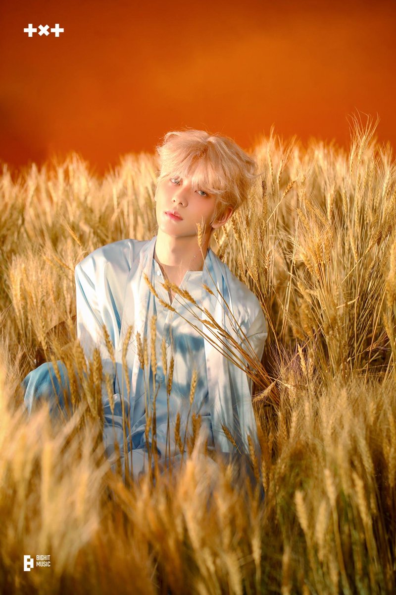 kchartsmaster's tweet photo. Happy 24th birthday to SOOBIN of TXT! https://t.co/Ei9784GW9d