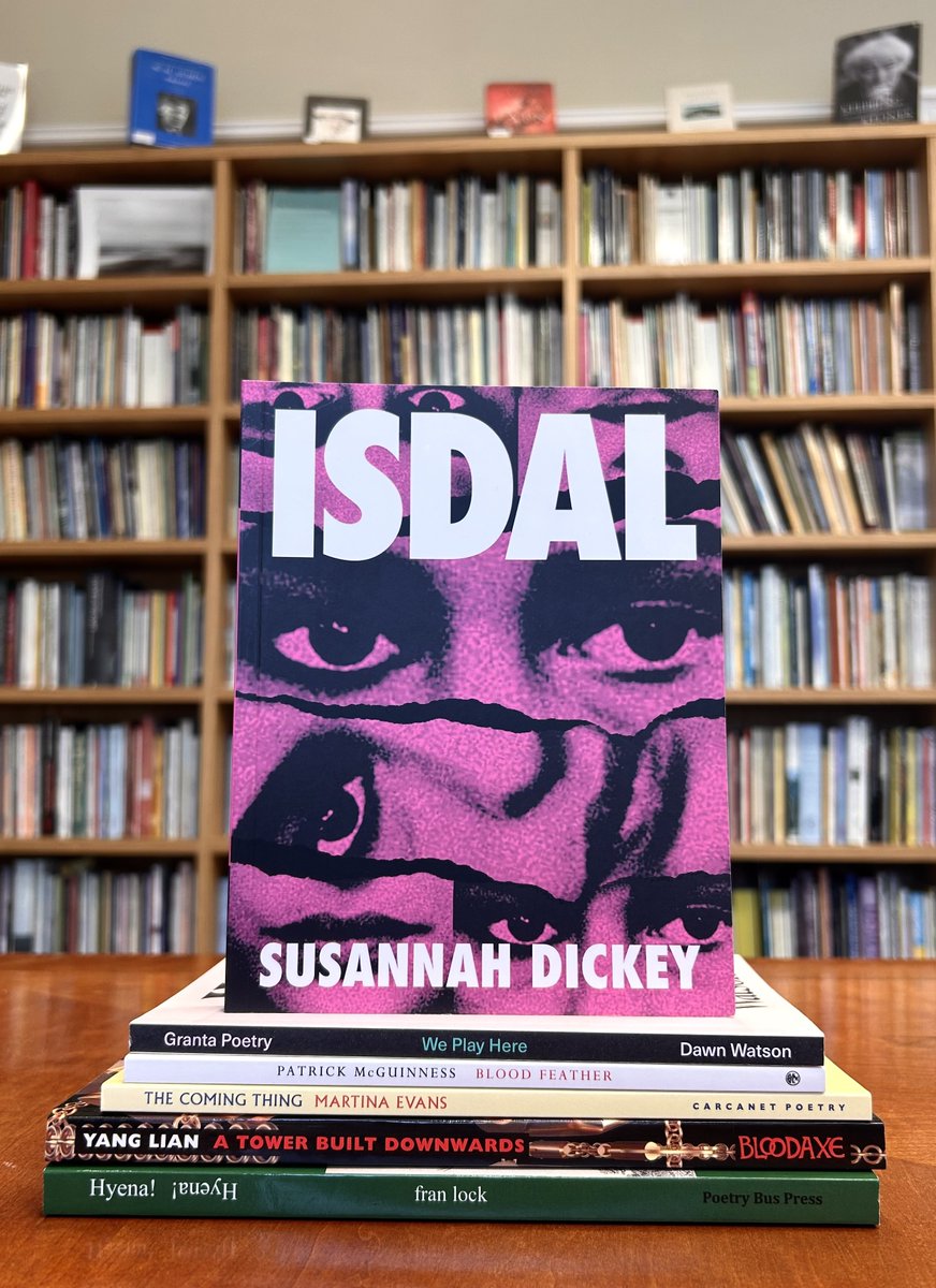 Congratulations to Susannah Dickey on winning the inaugural PEN Heaney Prize which we celebrated on Monday night with a number of friends of the Seamus Heaney Centre and beyond. 
qub.ac.uk/schools/seamus…