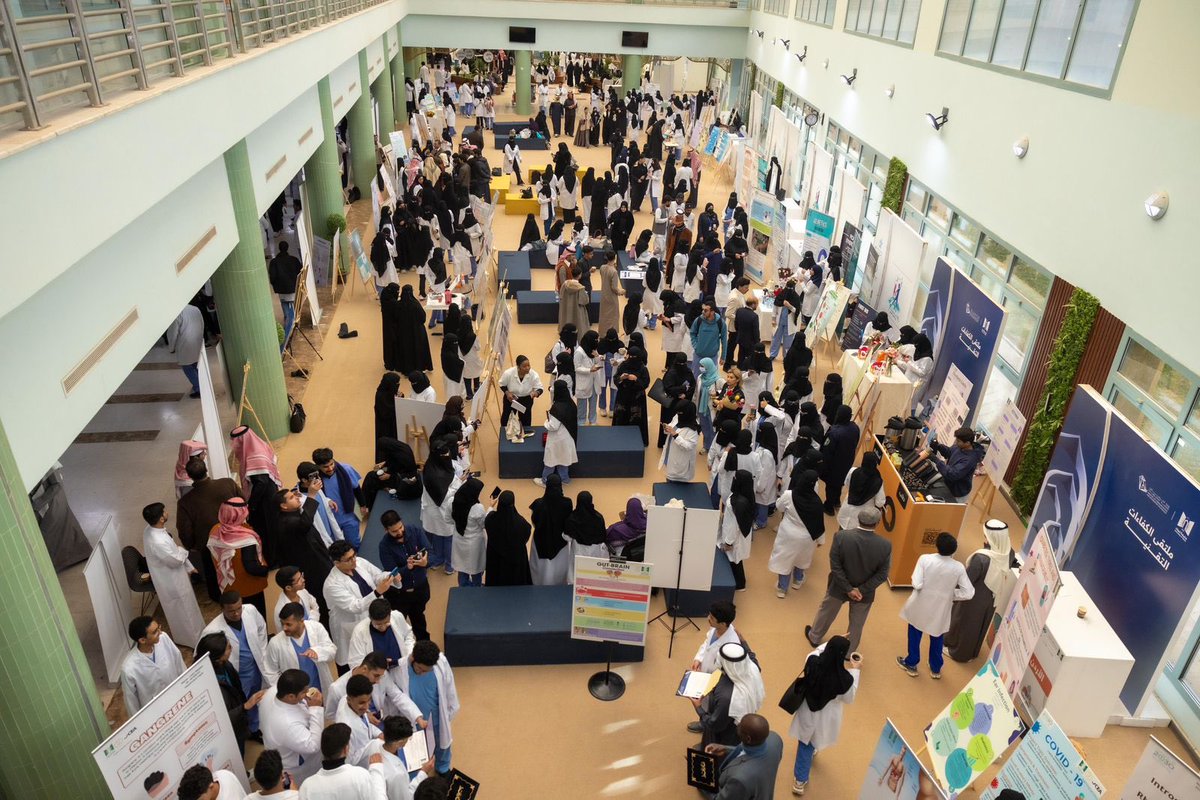 U_Tabuk's tweet photo. سعادة رئيس #جامعة_تبوك أ.د.عبد العزيز بن سالم الغامدي يُدشّن فعاليات #English_open_day والمعرض المصاحب، ويكرّم الطلبة الحاصلين على أفضل أداء في مشروع مقررات #اللغة_الإنجليزية في السنة الأولى.

@U_Tabuk https://t.co/Dmd6Oktvxc