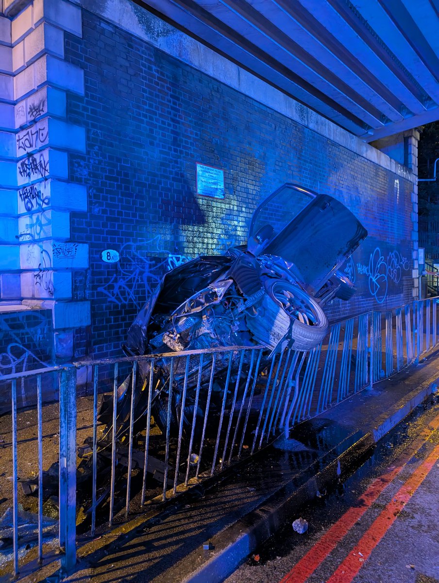 WMFSAston's tweet image. RTC in Aston with @WMFSWardEnd. Thankfully no one was seriously hurt! Driver had minor injuries but this could have ended so much worse! #drivetosurvive #drivesafe #slowdown