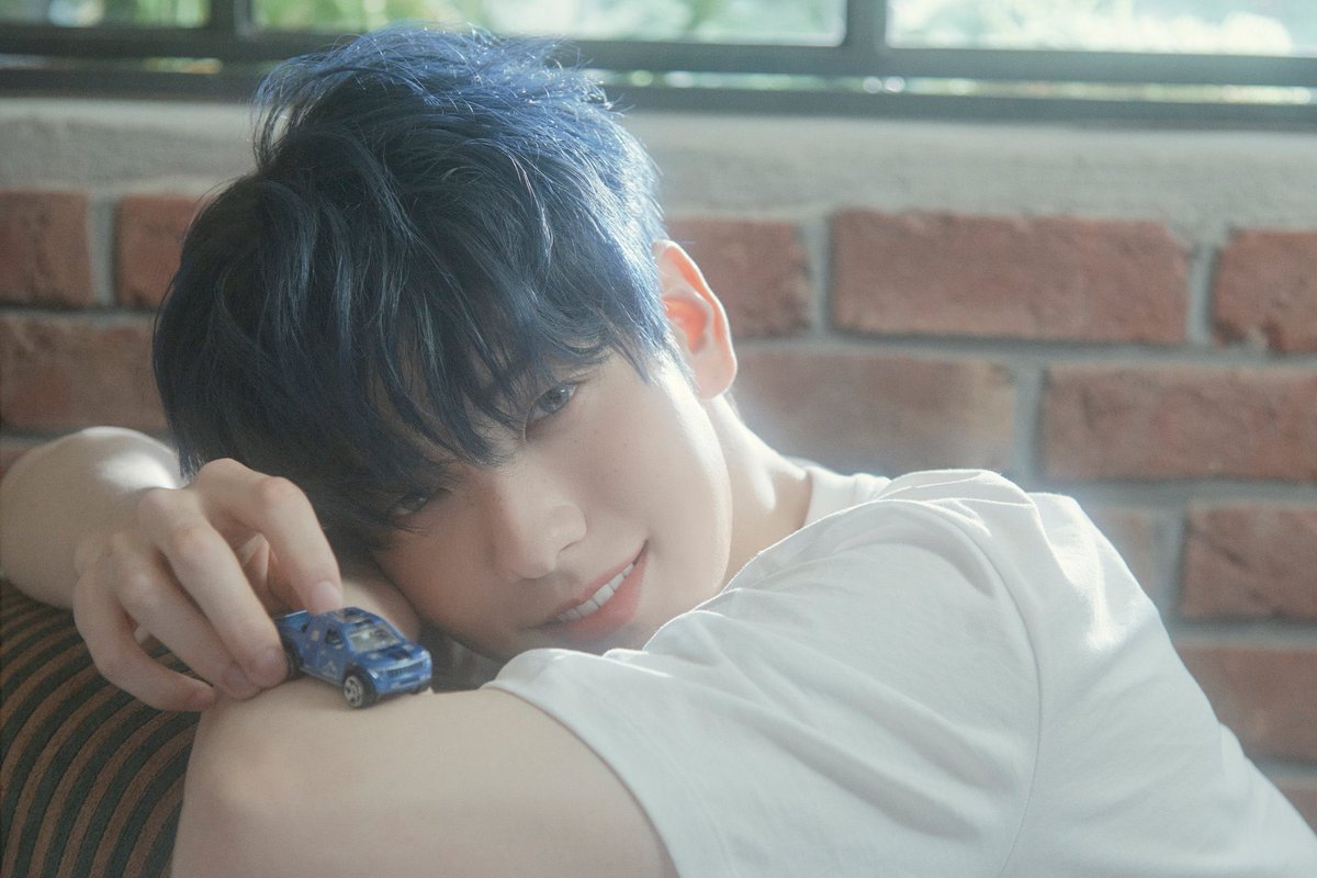SOO_chicken's tweet photo. 愛しのスビンお誕生日おめでとう🥳🎂
これからも幸せに暮らしてね💞
내일도 함께 하자!!!
#수빈이가눈꽃으로피워낸한페이지
#OurOceanOfLoveSoobin
#LettersForSoobin https://t.co/33yToW2OG6